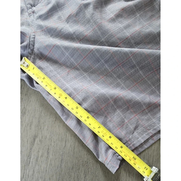 The North Face Gray Plaid Shorts Sz 32 9" Inseam Stretch Hybrid Outdoor Hike - Picture 10 of 10